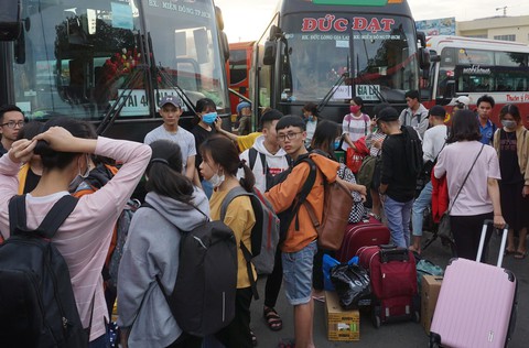 Để đường về quê bớt nhọc nhằn - Ảnh 1. Để đường về quê bớt nhọc nhằn - Ảnh 1.