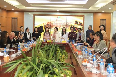 VOV bất ngờ làm hai phim Tết Vương tơ và Bến bờ yêu thương - Ảnh 3. VOV bất ngờ làm hai phim Tết Vương tơ và Bến bờ yêu thương - Ảnh 3.
