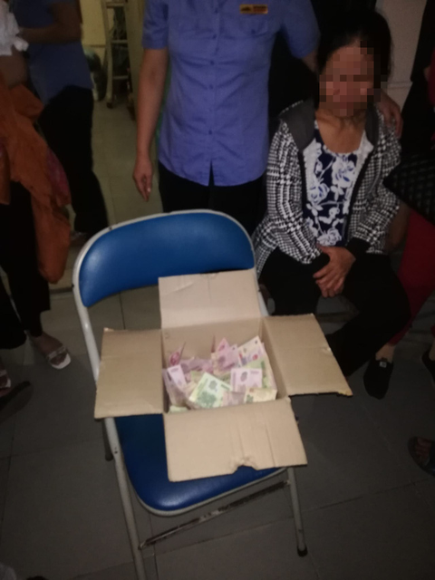 Người giúp việc mất 30 triệu trên tàu, khách quyên góp tặng 22 triệu - Ảnh 2. Người giúp việc mất 30 triệu trên tàu, khách quyên góp tặng 22 triệu - Ảnh 2.