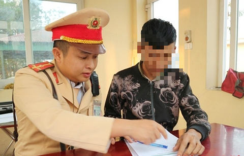 Phát hiện 2 tài xế xe tải đường dài dương tính với ma túy - Ảnh 1. Phát hiện 2 tài xế xe tải đường dài dương tính với ma túy - Ảnh 1.