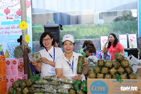 Phiên chợ 0 đồng cho bệnh nhân hoàn cảnh khó khăn đón tết - Ảnh 10. Phiên chợ 0 đồng cho bệnh nhân hoàn cảnh khó khăn đón tết - Ảnh 10.