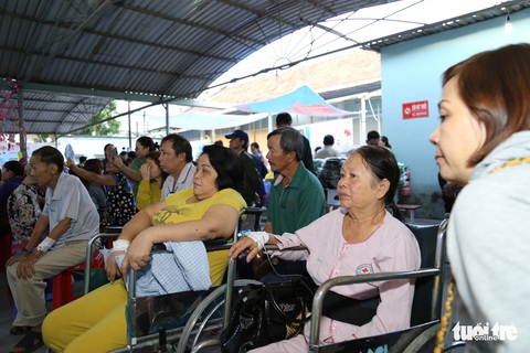 Phiên chợ 0 đồng cho bệnh nhân hoàn cảnh khó khăn đón tết - Ảnh 6. Phiên chợ 0 đồng cho bệnh nhân hoàn cảnh khó khăn đón tết - Ảnh 6.