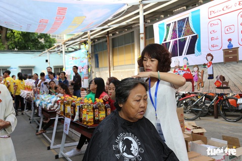 Phiên chợ 0 đồng cho bệnh nhân hoàn cảnh khó khăn đón tết - Ảnh 7. Phiên chợ 0 đồng cho bệnh nhân hoàn cảnh khó khăn đón tết - Ảnh 7.
