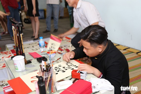 Phiên chợ 0 đồng cho bệnh nhân hoàn cảnh khó khăn đón tết - Ảnh 12. Phiên chợ 0 đồng cho bệnh nhân hoàn cảnh khó khăn đón tết - Ảnh 12.