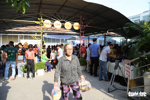 Phiên chợ 0 đồng cho bệnh nhân hoàn cảnh khó khăn đón tết - Ảnh 2. Phiên chợ 0 đồng cho bệnh nhân hoàn cảnh khó khăn đón tết - Ảnh 2.