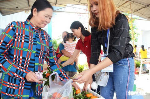 Phiên chợ 0 đồng cho bệnh nhân hoàn cảnh khó khăn đón tết - Ảnh 9. Phiên chợ 0 đồng cho bệnh nhân hoàn cảnh khó khăn đón tết - Ảnh 9.