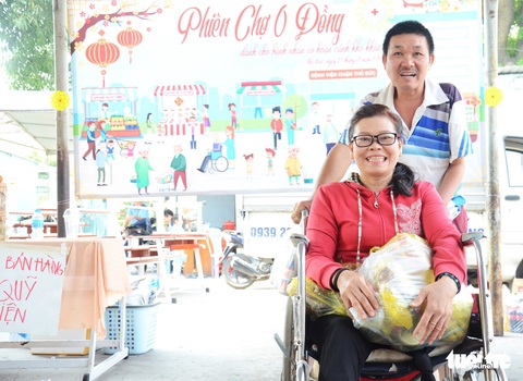 Phiên chợ 0 đồng cho bệnh nhân hoàn cảnh khó khăn đón tết - Ảnh 5. Phiên chợ 0 đồng cho bệnh nhân hoàn cảnh khó khăn đón tết - Ảnh 5.