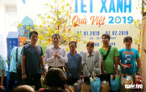 Nô nức mua sắm tại phiên chợ Tết Xanh - Quà Việt - Ảnh 2. Nô nức mua sắm tại phiên chợ Tết Xanh - Quà Việt - Ảnh 2.