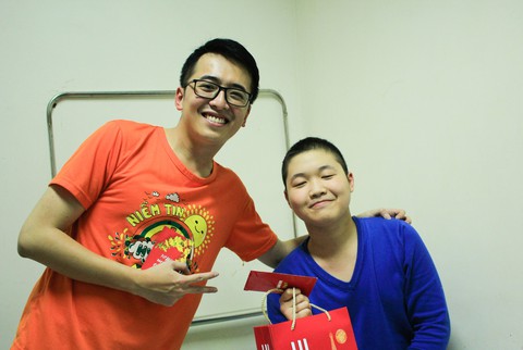 Mang Tết yêu thương đến với bệnh nhi ung thư tại Hà Nội - Ảnh 2. Mang Tết yêu thương đến với bệnh nhi ung thư tại Hà Nội - Ảnh 2.