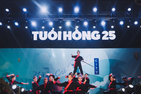 Đêm nhạc xuân và khi teen Sài thành quẩy cùng nhau - Ảnh 1. Đêm nhạc xuân và khi teen Sài thành quẩy cùng nhau - Ảnh 1.