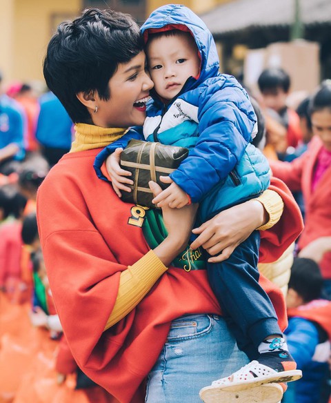 HHen Niê chiến thắng danh hiệu Nhan sắc vượt thời gian thế giới - Ảnh 3. HHen Niê chiến thắng danh hiệu Nhan sắc vượt thời gian thế giới - Ảnh 3.
