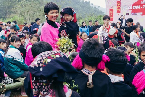 HHen Niê chiến thắng danh hiệu Nhan sắc vượt thời gian thế giới - Ảnh 8. HHen Niê chiến thắng danh hiệu Nhan sắc vượt thời gian thế giới - Ảnh 8.