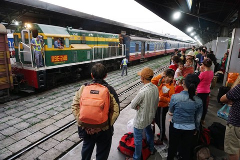 Sáng 29-1, khách mua vé tàu SE22 TP.HCM sẽ lên tàu ở... Bình Thuận - Ảnh 4. Sáng 29-1, khách mua vé tàu SE22 TP.HCM sẽ lên tàu ở... Bình Thuận - Ảnh 4.