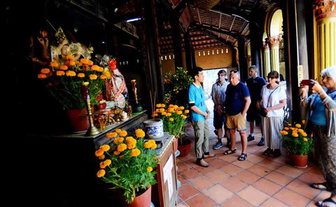 Khách nước ngoài chúc tết: Mong mọi người bình yên, hạnh phúc - Ảnh 1. Khách nước ngoài chúc tết: Mong mọi người bình yên, hạnh phúc - Ảnh 1.