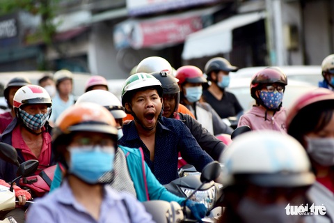 Mới 23 tháng chạp, xe cộ đã đông đặc quanh bến xe Miền Đông - Ảnh 7. Mới 23 tháng chạp, xe cộ đã đông đặc quanh bến xe Miền Đông - Ảnh 7.