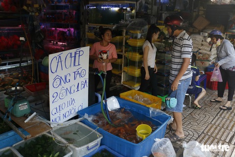 Thau, chậu thay thế bọc nilông tiễn ông Táo về trời - Ảnh 2. Thau, chậu thay thế bọc nilông tiễn ông Táo về trời - Ảnh 2.