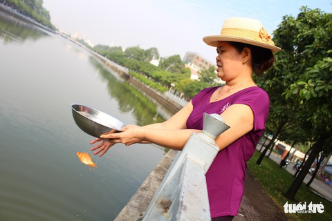 Thau, chậu thay thế bọc nilông tiễn ông Táo về trời - Ảnh 5. Thau, chậu thay thế bọc nilông tiễn ông Táo về trời - Ảnh 5.
