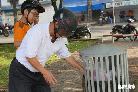 Thau, chậu thay thế bọc nilông tiễn ông Táo về trời - Ảnh 6. Thau, chậu thay thế bọc nilông tiễn ông Táo về trời - Ảnh 6.