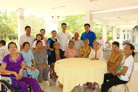 Nghệ sĩ Kim Cương, Kim Chi, Quyền Linh... miệt mài góp xuân - Ảnh 4. Nghệ sĩ Kim Cương, Kim Chi, Quyền Linh... miệt mài góp xuân - Ảnh 4.