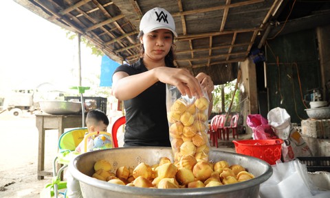 Những làng bánh xứ Quảng tất bật vào tết - Ảnh 12. Những làng bánh xứ Quảng tất bật vào tết - Ảnh 12.