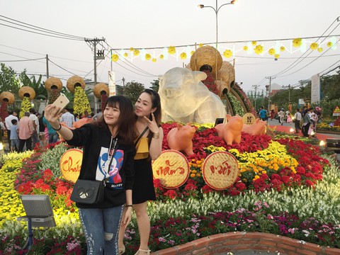 Điểm chơi xuân mới ở đường hoa Hiệp Phước - Ảnh 10. Điểm chơi xuân mới ở đường hoa Hiệp Phước - Ảnh 10.