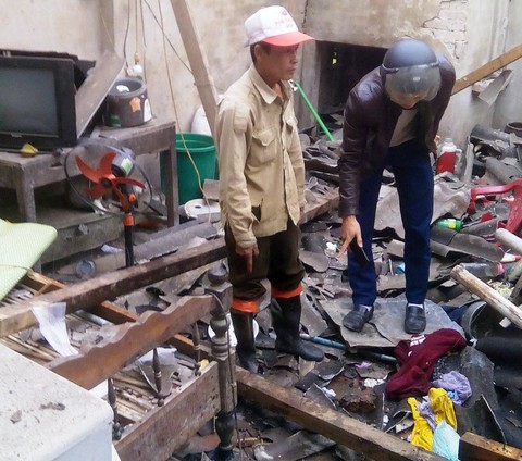 Học sinh nhồi pháo, pháo nổ, 1 em chết, 4 người bị thương - Ảnh 1. Học sinh nhồi pháo, pháo nổ, 1 em chết, 4 người bị thương - Ảnh 1.