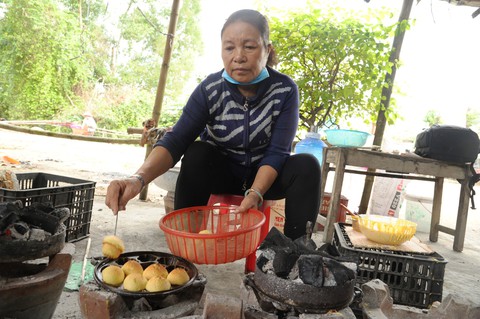 Những làng bánh xứ Quảng tất bật vào tết - Ảnh 8. Những làng bánh xứ Quảng tất bật vào tết - Ảnh 8.