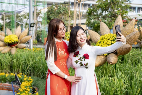 Điểm chơi xuân mới ở đường hoa Hiệp Phước - Ảnh 3. Điểm chơi xuân mới ở đường hoa Hiệp Phước - Ảnh 3.