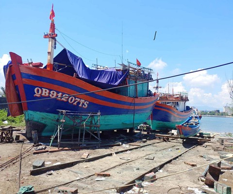 Cơ sở đóng tàu đi biển giữa thành phố gây ô nhiễm - Ảnh 1. Cơ sở đóng tàu đi biển giữa thành phố gây ô nhiễm - Ảnh 1.