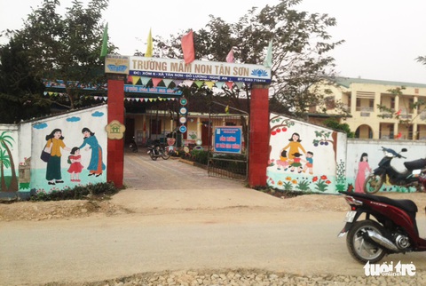 Bé trai 3 tuổi chết ở trường mầm non nghi do dây áo thắt vào cổ - Ảnh 1. Bé trai 3 tuổi chết ở trường mầm non nghi do dây áo thắt vào cổ - Ảnh 1.