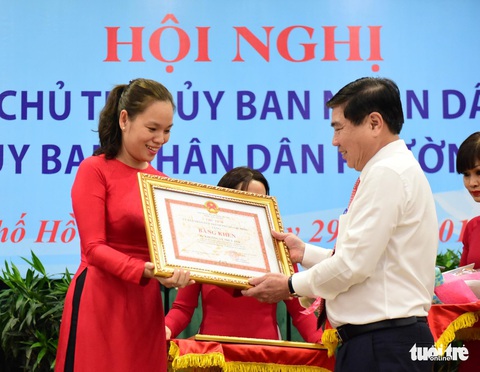 Chủ tịch Nguyễn Thành Phong: Dựa vào dân là phải tiếp dân định kỳ - Ảnh 3. Chủ tịch Nguyễn Thành Phong: Dựa vào dân là phải tiếp dân định kỳ - Ảnh 3.