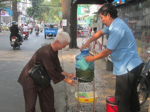 Người Việt Nam hào sảng qua những hành động giản đơn thế này! - Ảnh 2. Người Việt Nam hào sảng qua những hành động giản đơn thế này! - Ảnh 2.
