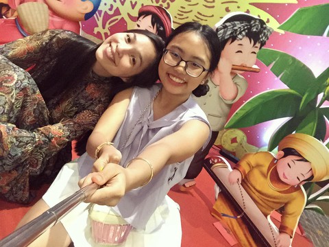 Cô trò Hiền Thục - Phương Mỹ Chi cùng hát Về quê ăn Tết - Ảnh 3. Cô trò Hiền Thục - Phương Mỹ Chi cùng hát Về quê ăn Tết - Ảnh 3.