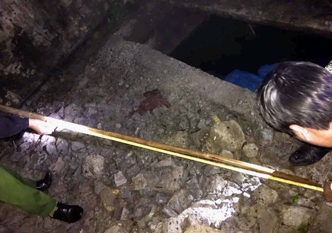 Học sinh lớp 1 tử vong dưới bể phốt bỏ hoang - Ảnh 1. Học sinh lớp 1 tử vong dưới bể phốt bỏ hoang - Ảnh 1.