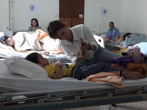 Xe khách leo lề tông chết người: Dang dở ước mơ của cô giáo trẻ - Ảnh 2. Xe khách leo lề tông chết người: Dang dở ước mơ của cô giáo trẻ - Ảnh 2.