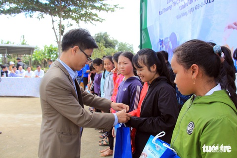Tuổi Trẻ đến với buôn làng, khơi dòng nước ngọt từ kẽ đá - Ảnh 7. Tuổi Trẻ đến với buôn làng, khơi dòng nước ngọt từ kẽ đá - Ảnh 7.