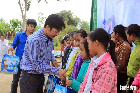 Tuổi Trẻ đến với buôn làng, khơi dòng nước ngọt từ kẽ đá - Ảnh 8. Tuổi Trẻ đến với buôn làng, khơi dòng nước ngọt từ kẽ đá - Ảnh 8.