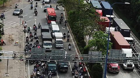 Phân làn hỗn hợp xe tải nặng với xe máy rất đáng lo ngại - Ảnh 5. Phân làn hỗn hợp xe tải nặng với xe máy rất đáng lo ngại - Ảnh 5.