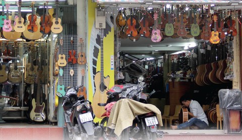 Nguyễn Thiện Thuật - Con phố thanh âm giữa lòng Sài Gòn - Ảnh 1. Nguyễn Thiện Thuật - Con phố thanh âm giữa lòng Sài Gòn - Ảnh 1.