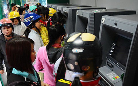 Ngân hàng cần đẩy nhanh chip hóa để tránh mất tiền trong thẻ ATM - Ảnh 1. Ngân hàng cần đẩy nhanh chip hóa để tránh mất tiền trong thẻ ATM - Ảnh 1.