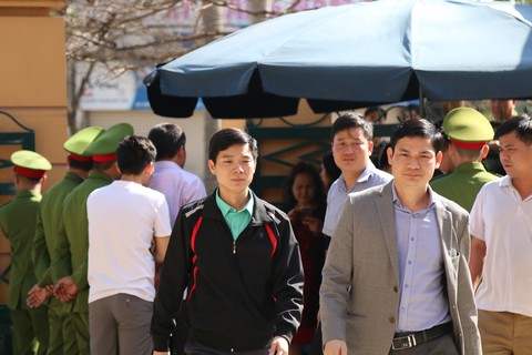 Bác sĩ Hoàng Công Lương bị tuyên phạt 42 tháng tù - Ảnh 1. Bác sĩ Hoàng Công Lương bị tuyên phạt 42 tháng tù - Ảnh 1.
