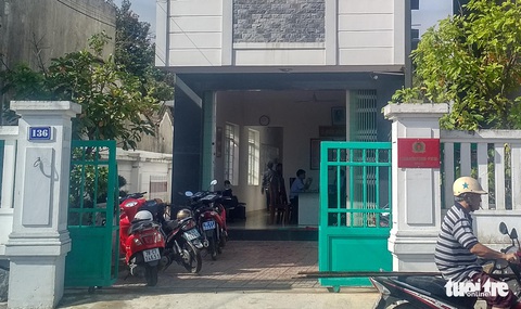 Tạm đình chỉ công an dùng chân tác động vào người làm chứng - Ảnh 4. Tạm đình chỉ công an dùng chân tác động vào người làm chứng - Ảnh 4.
