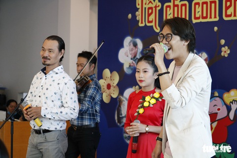 Cuộc hội ngộ của những tầm lòng chiều cuối năm - Ảnh 4. Cuộc hội ngộ của những tầm lòng chiều cuối năm - Ảnh 4.