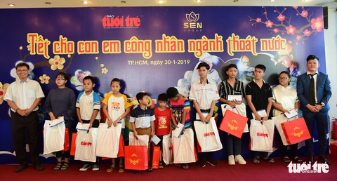 Cuộc hội ngộ của những tầm lòng chiều cuối năm - Ảnh 6. Cuộc hội ngộ của những tầm lòng chiều cuối năm - Ảnh 6.