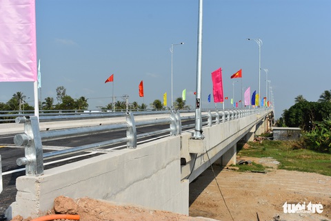 Khánh thành cầu Tân An lớn nhất tỉnh An Giang - Ảnh 2. Khánh thành cầu Tân An lớn nhất tỉnh An Giang - Ảnh 2.