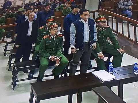 Hai cựu thứ trưởng Công an lãnh 30 và 36 tháng tù - Ảnh 3. Hai cựu thứ trưởng Công an lãnh 30 và 36 tháng tù - Ảnh 3.