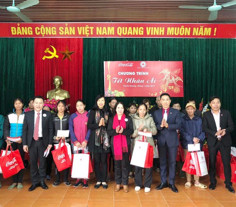 Cùng Coca-Cola mở lòng đón Tết, lan toả điều tốt đẹp - Ảnh 1. Cùng Coca-Cola mở lòng đón Tết, lan toả điều tốt đẹp - Ảnh 1.