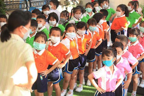 Bangkok đóng cửa hàng trăm trường học vì ô nhiễm - Ảnh 1. Bangkok đóng cửa hàng trăm trường học vì ô nhiễm - Ảnh 1.