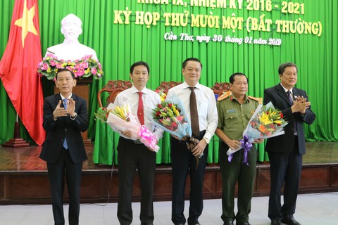 Chủ tịch quận Ninh Kiều được bầu làm phó chủ tịch UBND TP Cần Thơ - Ảnh 2. Chủ tịch quận Ninh Kiều được bầu làm phó chủ tịch UBND TP Cần Thơ - Ảnh 2.