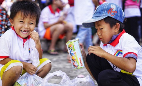 Nụ cười ngày cuối năm - Ảnh 1. Nụ cười ngày cuối năm - Ảnh 1.